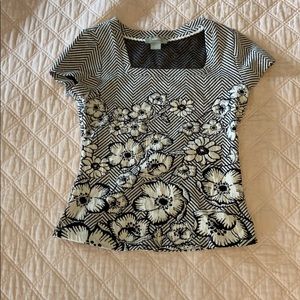 Woman’s short sleeve top